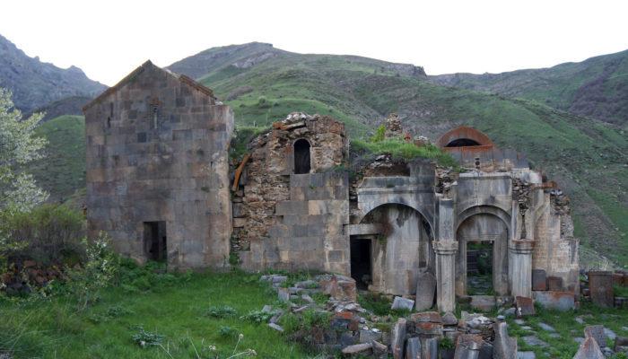 Руины монастыря