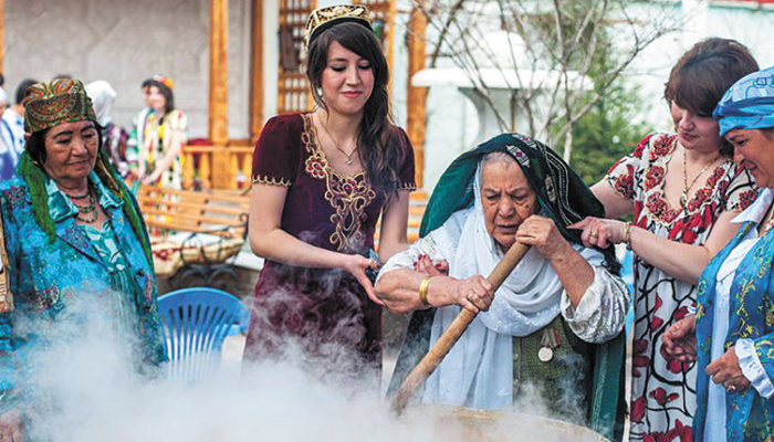 В Узбекистане существует легенда о том, что смарак родился в бедной крестьянской семье, где мужчины и женщины воспитывали детей не одни.