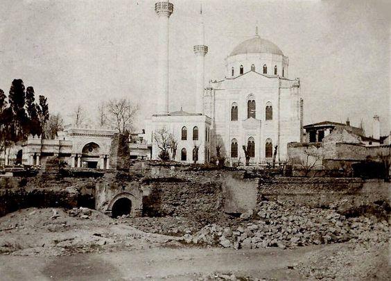 Мечеть Пертевнийл валиде Султан - маленькая жемчужина османской архитектуры