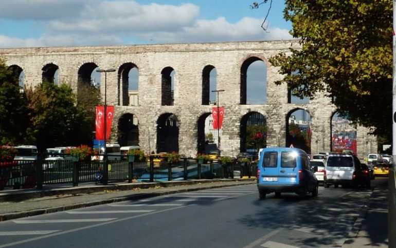 Чудо древней техники: акведук Валенса в Стамбуле