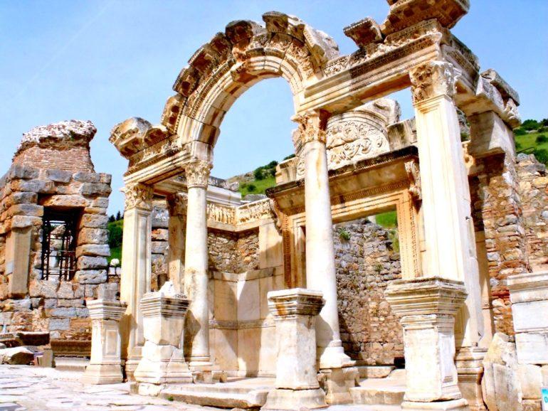 Древний Эфес - город Артемиды в Турции  .