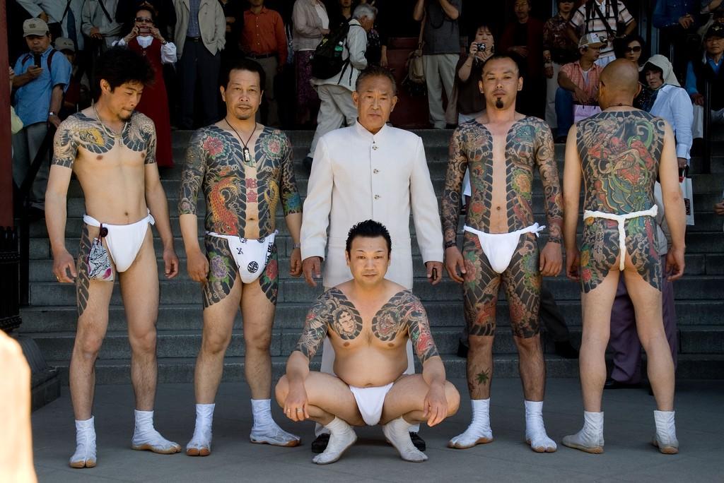 Групповое фото японских банд