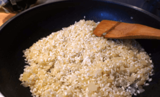 Рис с зеленым луком