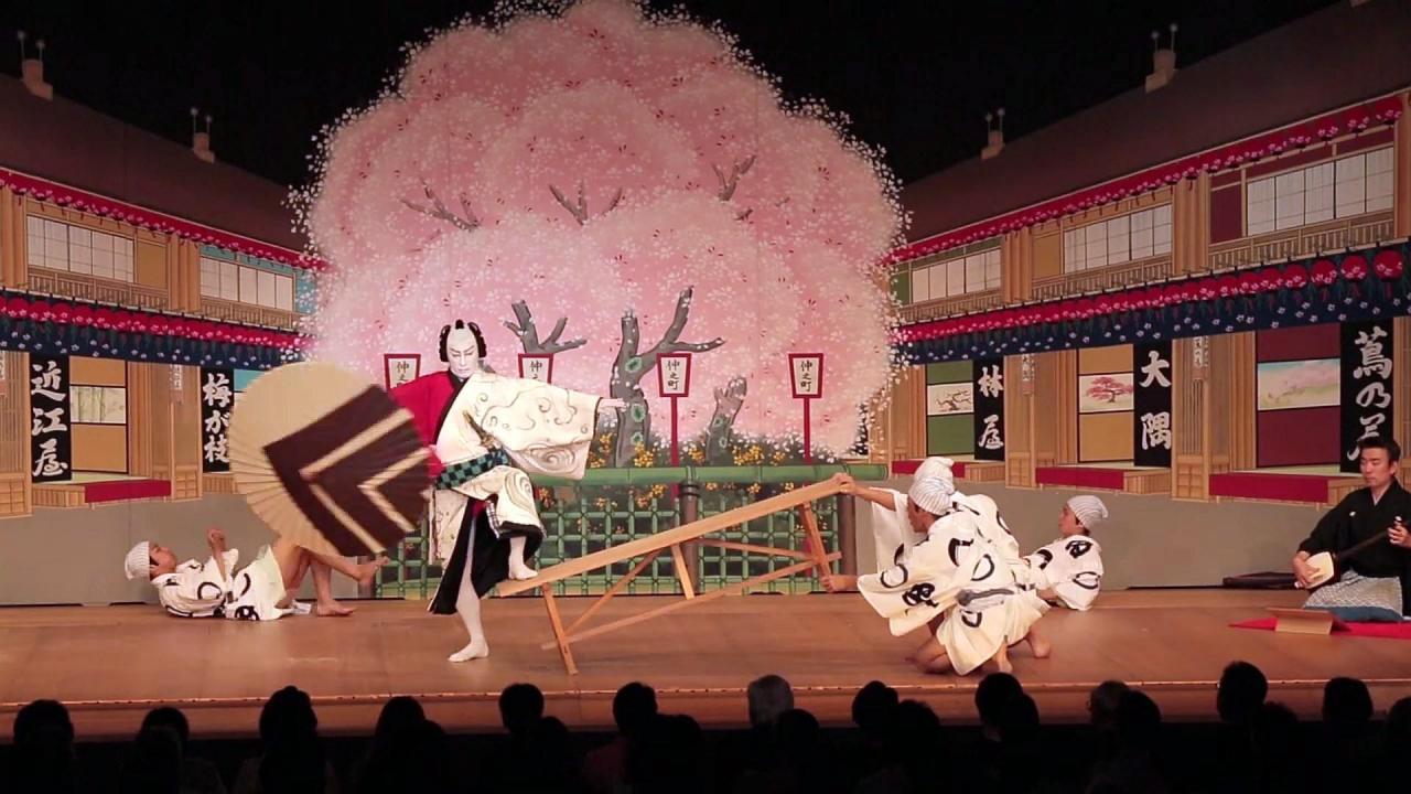 Представление кабуки на сцене