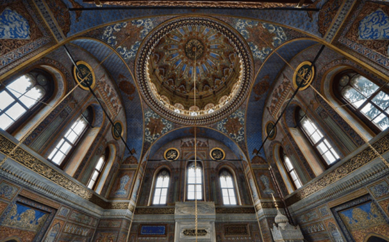 Мечеть Пертевнийл валиде Султан - маленькая жемчужина османской архитектуры