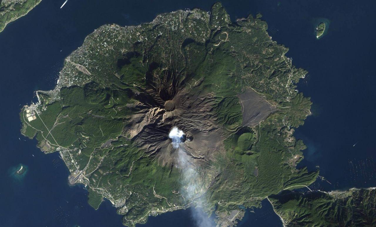 Вулканы на острове